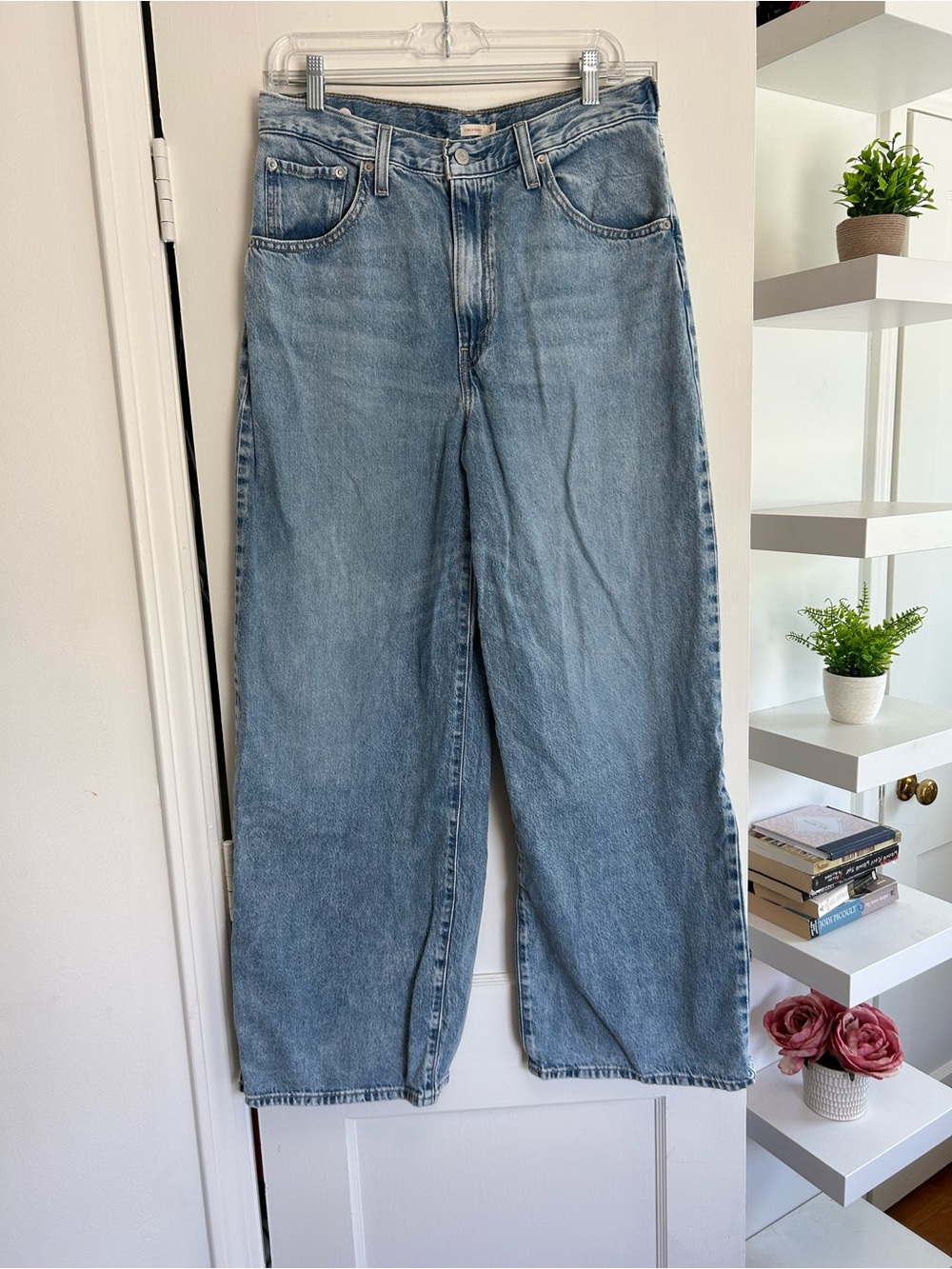 Levi’s Wide Leg High-Rise Jeans - Light Wash